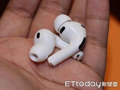 蘋果 AirPods Ultra 耳機現身 iOS!官方暗示加入鏡頭、有新用法