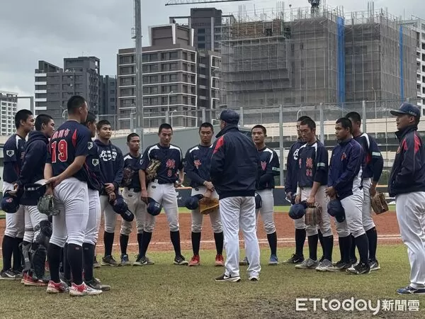 ▲平鎮高中在黑豹旗逆轉擊敗穀保家商。（圖／記者蘇嘉偉攝）