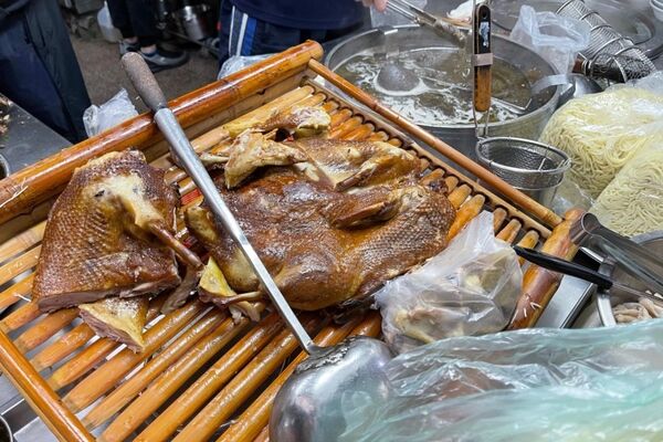 ▲▼逢甲當歸鴨麵線。（圖／部落客飛天璇的口袋授權提供）