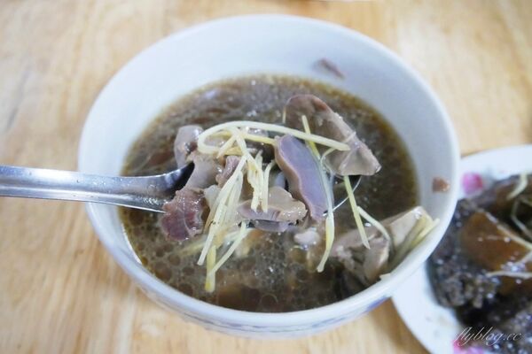 ▲▼逢甲當歸鴨麵線。（圖／部落客飛天璇的口袋授權提供）