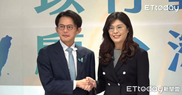 ▲▼國民黨主席鄭麗文、民眾黨主席黃國昌握手。（圖／翻攝直播）