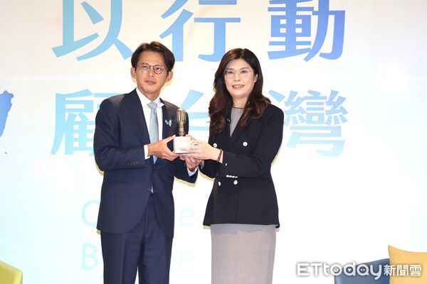 ▲▼國民黨主席鄭麗文、民眾黨主席黃國昌出席「以行動顧台灣 藍白主席高峰會談」。（圖／記者徐文彬攝）