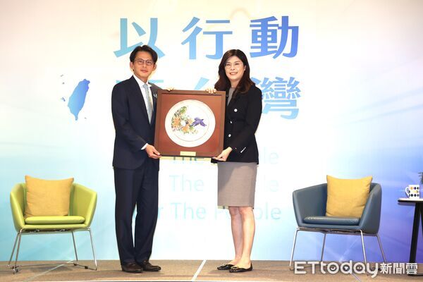 ▲國民黨主席鄭麗文、民眾黨主席黃國昌出席「以行動顧台灣 藍白主席高峰會談」。（圖／記者徐文彬攝）