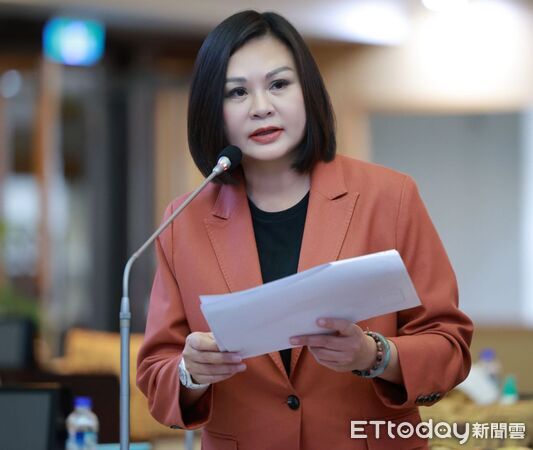 ▲市議員林燕祝於總質詢提出「尚好肥」產品疑義，要求市府釐清肥料與培養土分類。（記者林東良翻攝，下同）