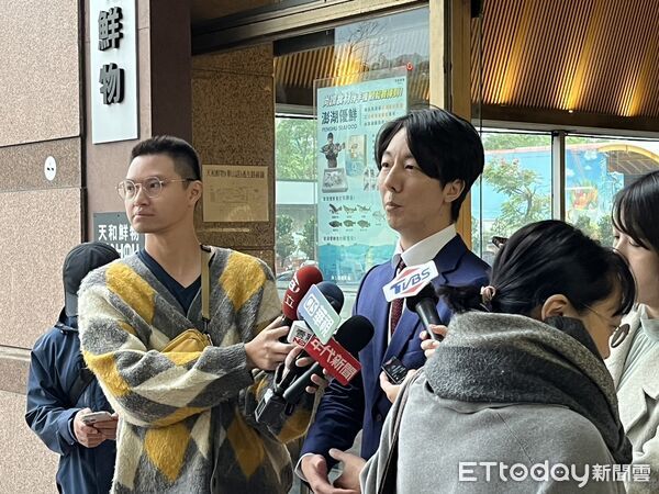 ▲▼民進黨發言人吳崢受訪。（圖／記者杜冠霖攝）