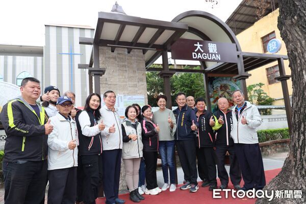 ▲南投縣智慧候車亭剪綵啟用。（圖／南投縣政府提供）