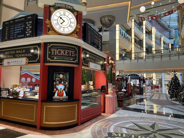 ▲大江購物中心今年以「501號聖誕夢幻車站」為主題打造。（圖／業者提供）