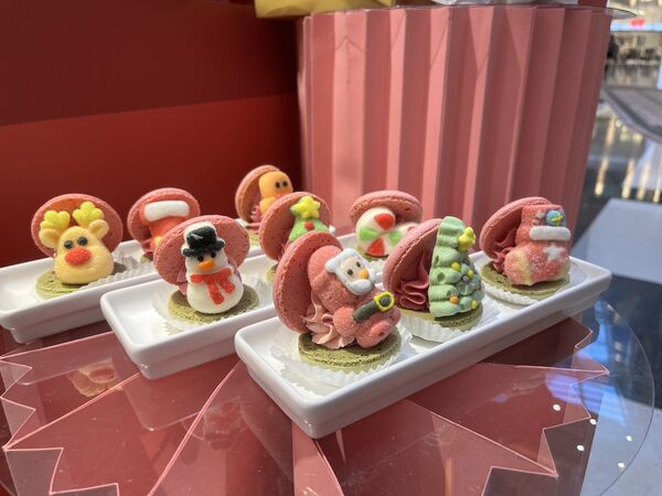 ▲大江購物中心今年以「501號聖誕夢幻車站」為主題打造。（圖／業者提供）