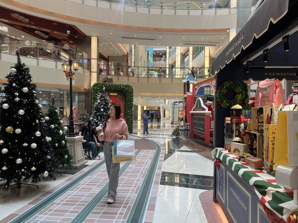 ▲大江購物中心今年以「501號聖誕夢幻車站」為主題打造。（圖／業者提供）