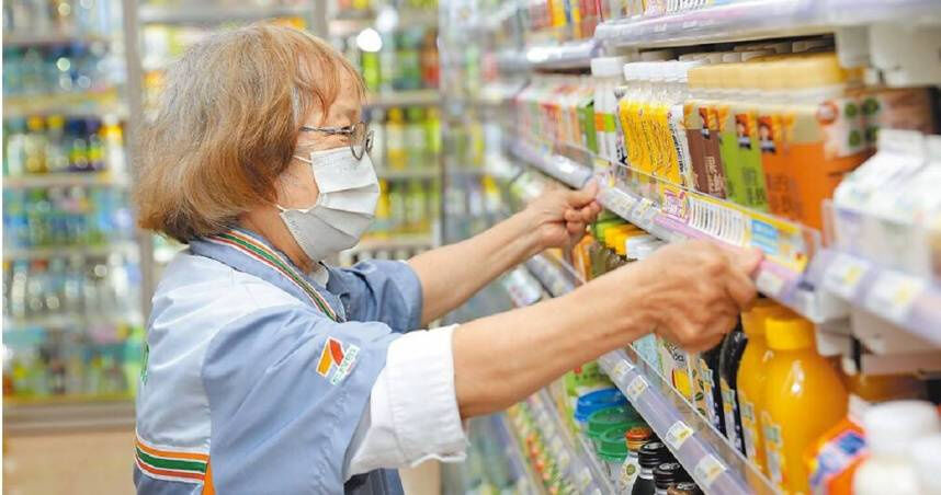 晚退休成趨勢!每月8.2萬名中高齡求職 3年成長34%