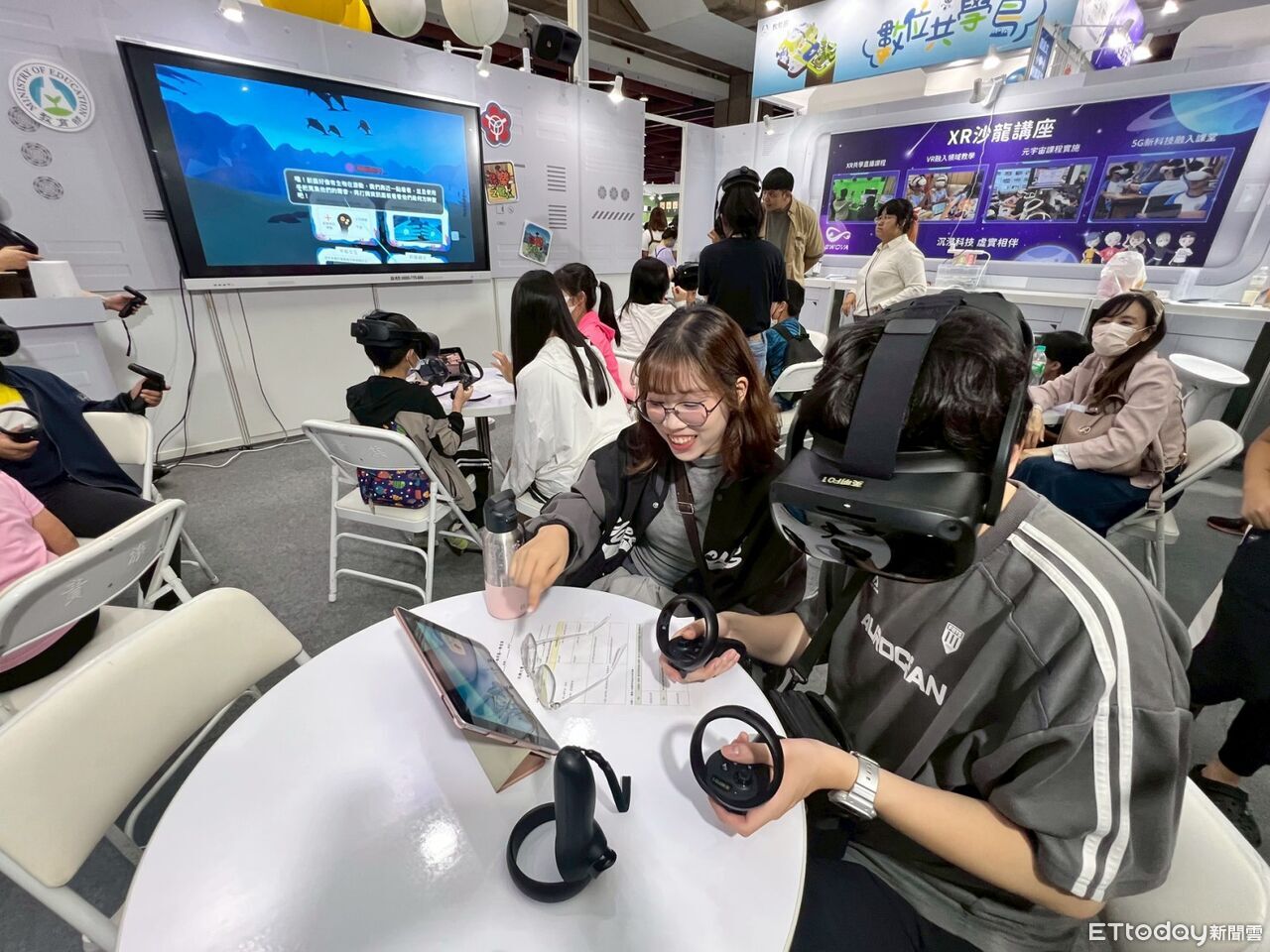 AI＋VR教學亮相教育科技展　南市領航教師示範沉浸式課堂
