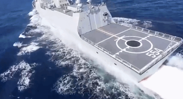 ▲055型導彈驅逐艦延安艦（舷號106）和054A型護衛艦通遼艦（舷號554）。（圖／翻攝央視）