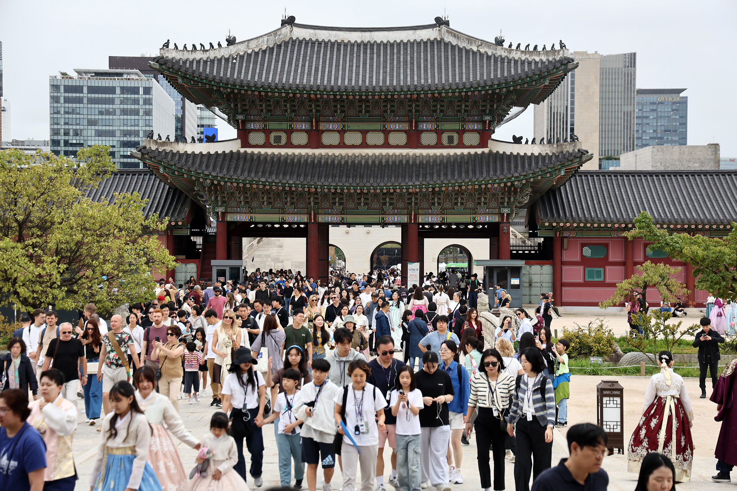 ▲▼中秋連假期間首爾景福宮擠滿遊客。（圖／VCG）