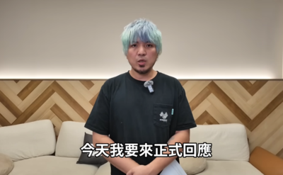 黃小潔初音主機參賽炎上 當眾下跪耍賴「逼老師打分」黑歷史曝