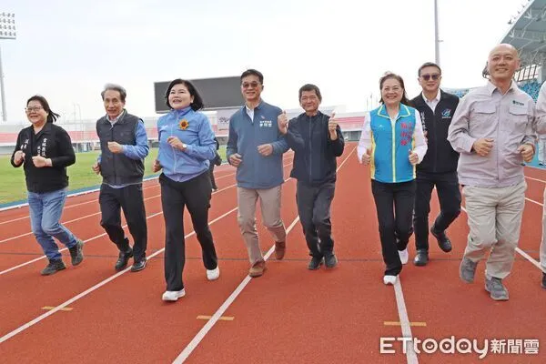 ▲縣長張麗善宣布田徑場20日起免費開放，盼成為全民共享場域。（圖／記者游瓊華翻攝）