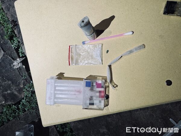 ▲▼陳姓男子在耶誕城攜帶毒咖啡包被查獲，少年抽依托咪酯喪屍煙彈被查獲，2名少年攜帶K他命香菸被查獲             。（圖／記者陳以昇翻攝）