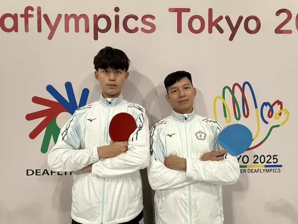 ▲盧仕杰(左)、郭岳東(右)選手聯手搭檔，首度於聽奧男雙賽事奪銅牌、楊榮宗(右)、王顗翔(左)聯手搭檔奮戰，於四強戰中以2比4拿下銅牌。（圖／運動部提供）