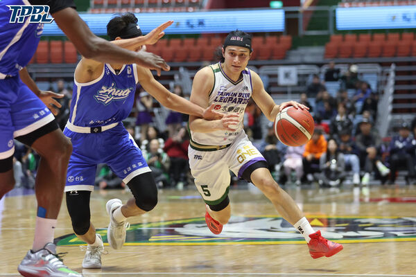 ▲海神蘇文儒、布里茲克、費雪，雲豹高錦瑋、羅德爾。（圖／TPBL職籃提供）