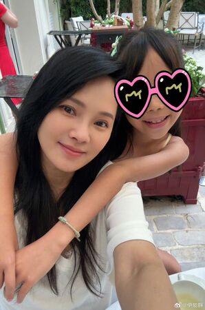 ▲▼伊能靜：親子關係是漸行漸遠的旅行             。（圖／翻攝自小紅書/伊能靜、微博/伊能靜）