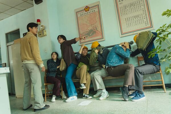 ▲《那張照片裡的我們》以1977年的中壢事件為背景，集結韓國人氣男星振永、金鐘女星李沐、宋柏緯，共譜跨國三角戀。（圖／瀚草文創GrX STUDIO提供）