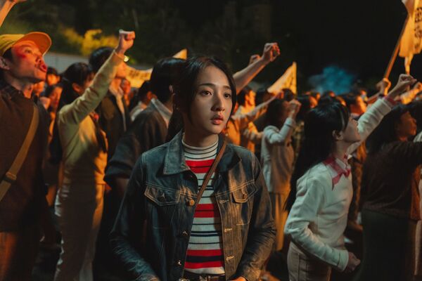 ▲《那張照片裡的我們》以1977年的中壢事件為背景，集結韓國人氣男星振永、金鐘女星李沐、宋柏緯，共譜跨國三角戀。（圖／瀚草文創GrX STUDIO提供）