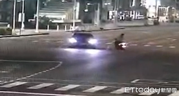 ▲▼高雄李男自稱腳抽筋，才會蛇行撞上路口警車。（圖／記者吳世龍翻攝）