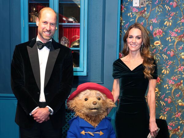 凱特王妃天鵝絨禮服美翻　戴上女王傳承珠寶更耀眼