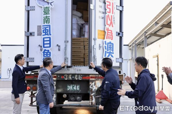 ▲台南市府舉辦漁產外銷封櫃記者會，無刺虱目魚排正式啟運澳洲。（記者林東良翻攝，下同）