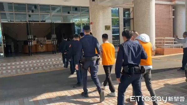 ▲嘉義大亂鬥，3車共8人遭函送。（圖／記者翁伊森翻攝，下同）