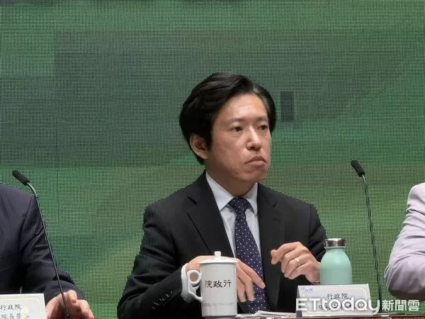 ▲▼行政院秘書長張惇涵出席「院版《財政收支劃分法》修正草案說明記者會」。（圖／記者陳家祥攝）