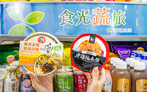 ▲▼全家蔬食專屬系列「植覺生活」推出新品，蔬食專區「食光蔬旅」也有獨家新品。（圖／業者提供）