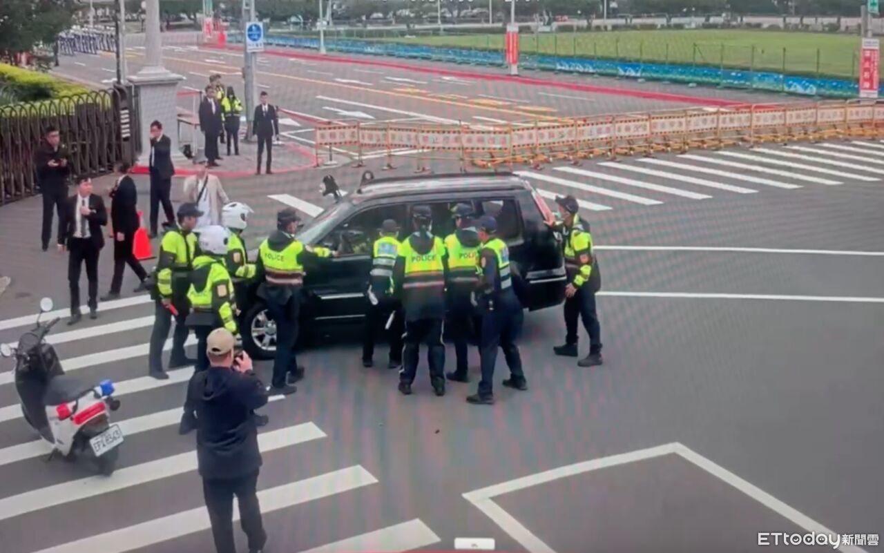 吐瓦魯總理夫婦來台!無照男闖總統府管制區 大批警員制伏他嗆:我皇太子