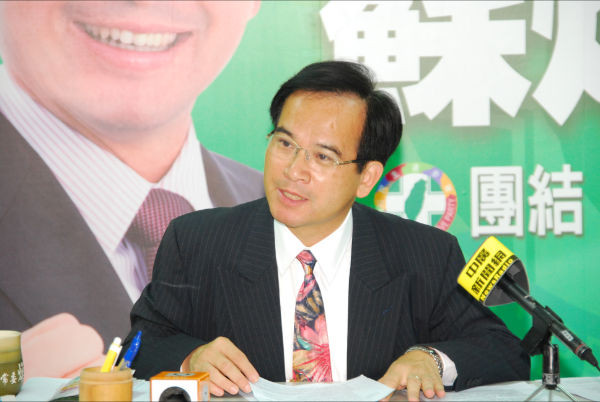 民進黨主席候選人蘇煥智9日表示，若當選將推動修憲增加不分區立委席次。(圖／蘇煥智辦公室提供)