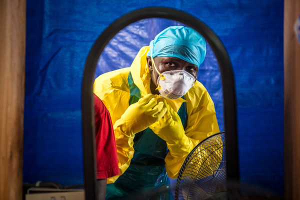 ▲伊波拉醫護人員獲頒2014年度風雲人物。（圖／達志影像／美聯社）