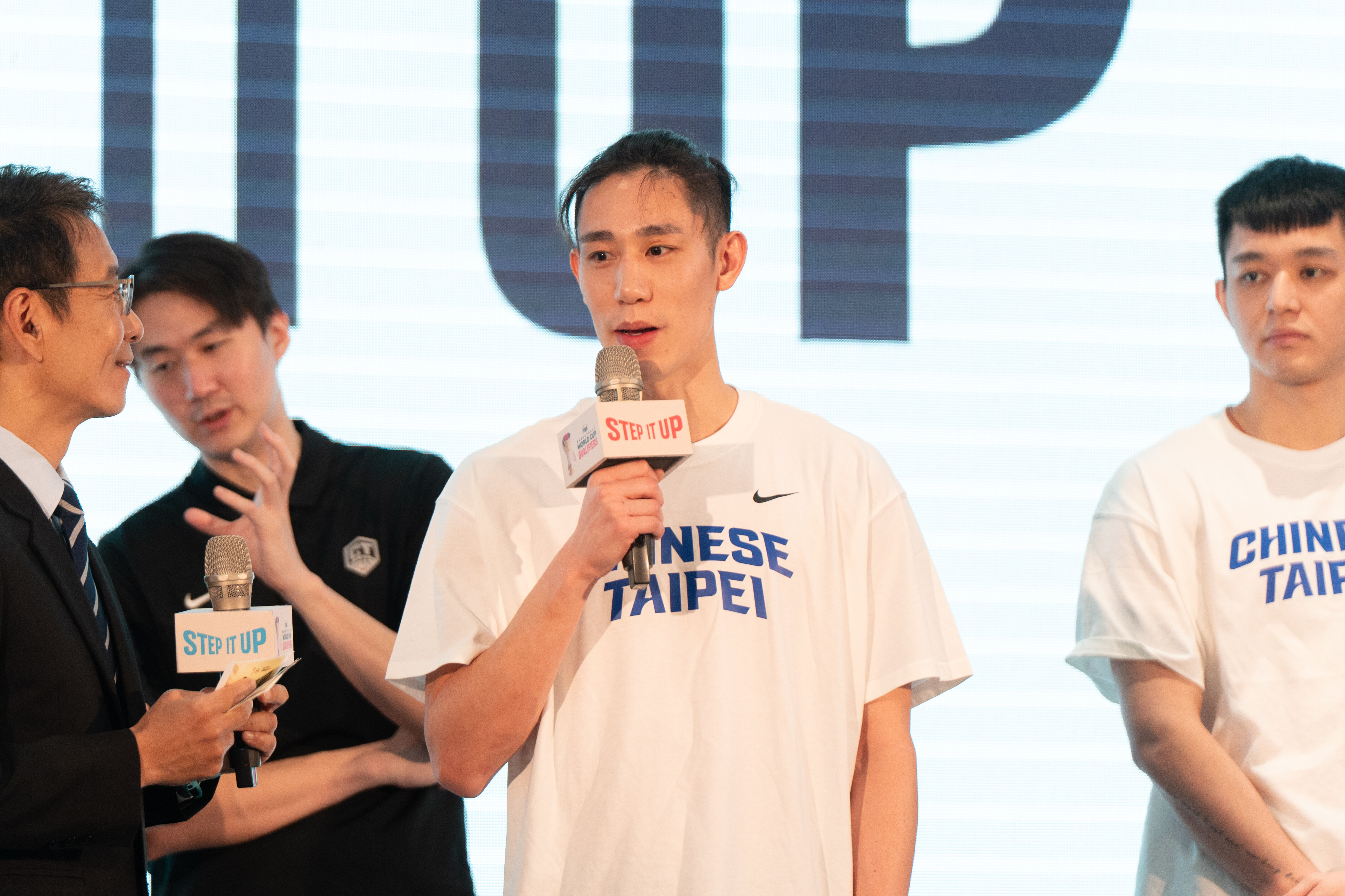 ▲中華男籃陳盈駿、盧峻翔、阿巴西、林書緯、林庭謙、圖齊。（圖／中華籃協提供）