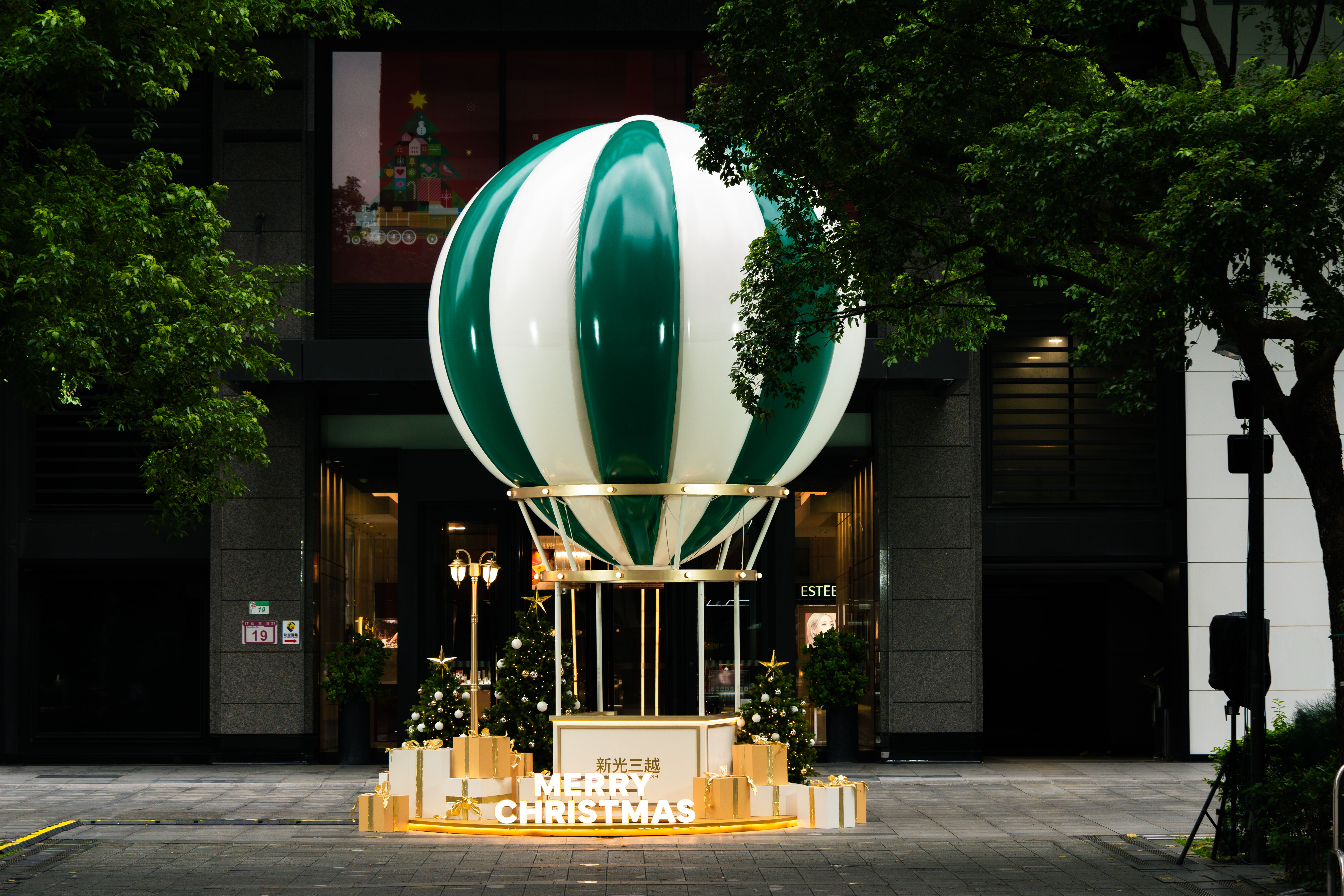 ▲新光三越信義新天地耶誕城點燈。（圖／業者提供）