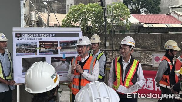 ▲▼交通部長陳世凱與立委現勘南鐵林森站路段地下化工程。（圖／交通部提供）