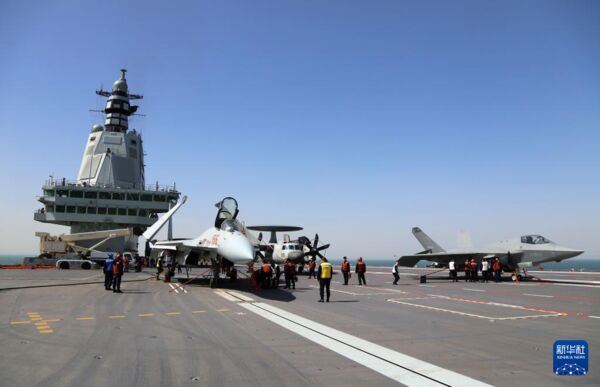 ▲▼殲-15T、殲-35和空警-600三型艦載機列陣福建艦飛行甲板。（圖／翻攝自新華社）