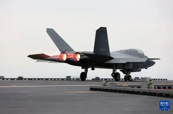 ▲▼殲-35艦載戰鬥機從福建艦上電磁彈射起飛。（圖／翻攝自新華社）