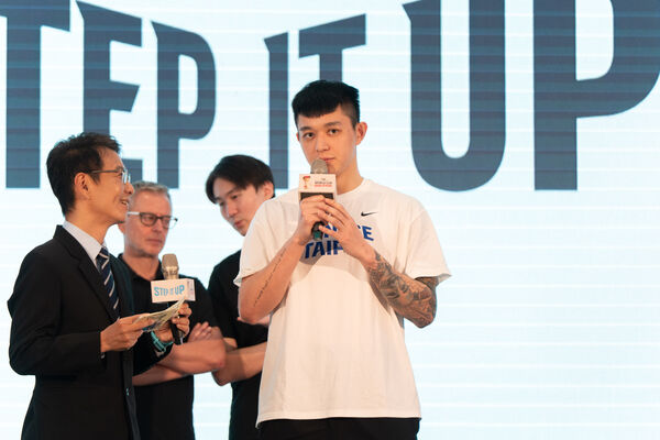 ▲中華男籃陳盈駿、盧峻翔、阿巴西、林書緯、林庭謙、圖齊。（圖／中華籃協提供）