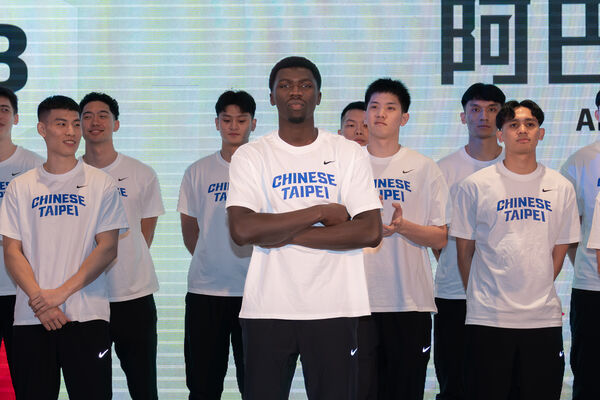 ▲中華男籃陳盈駿、盧峻翔、阿巴西、林書緯、林庭謙、圖齊。（圖／中華籃協提供）
