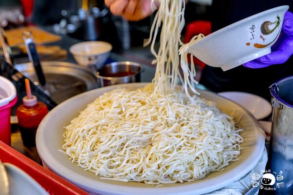 ▲▼三重布袋豆菜麵。（圖／部落客陳小可的吃喝玩樂授權提供）