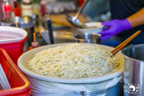 ▲▼三重布袋豆菜麵。（圖／部落客陳小可的吃喝玩樂授權提供）