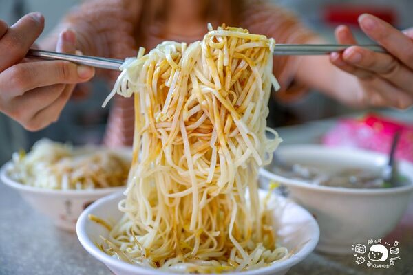 ▲▼三重布袋豆菜麵。（圖／部落客陳小可的吃喝玩樂授權提供）