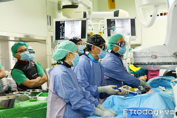 ▲▼    大林慈濟醫院成功完成全臺第四家「一體成型胸主動脈分支支架」手術&mdash;&mdash;86歲尤伯伯重獲新生  。（圖／大林慈濟醫院提供）