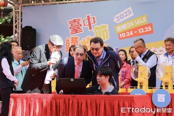 ▲台中購物節今日活動同場抽出天天抽三千元、美金一萬元獎項。（圖／記者游瓊華翻攝）