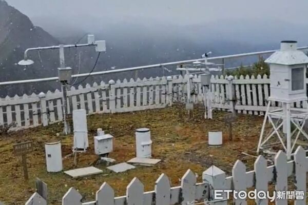 快訊／玉山降初雪！持續30分鐘　最新畫面曝