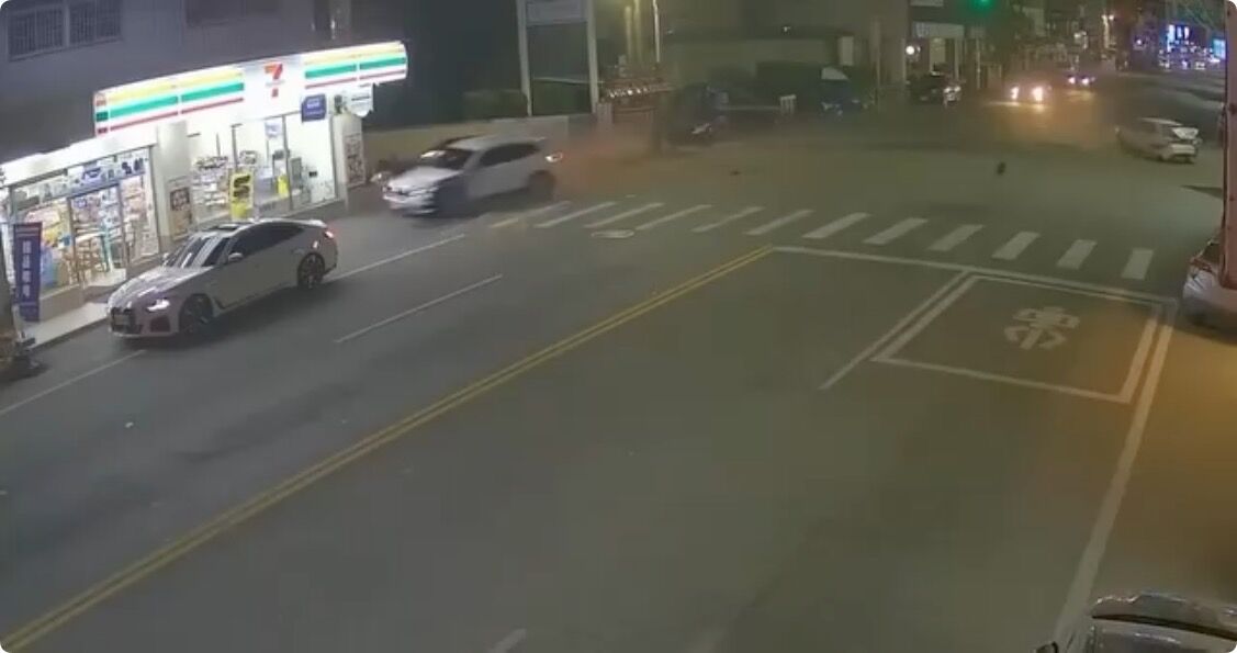 ▲▼競速雙B失控撞路人重傷。（圖／翻攝臉書／彰化縣媒體記者協會 ）