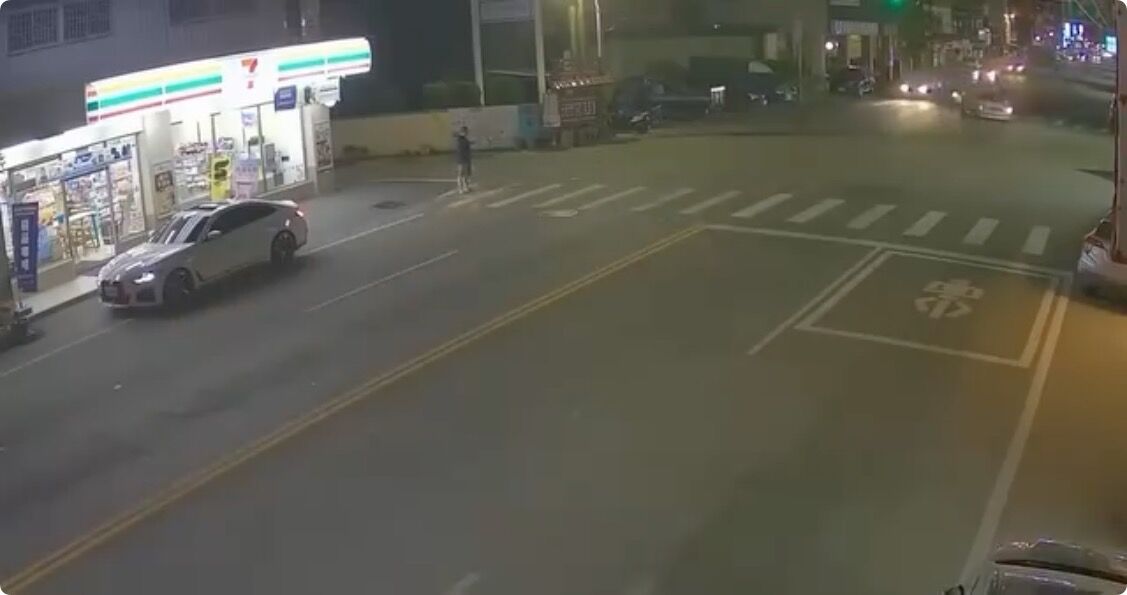 ▲▼競速雙B失控撞路人重傷。（圖／翻攝臉書／彰化縣媒體記者協會 ）