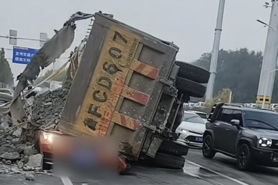 砂石車限重15噸竟「超載到77噸」 轉彎翻覆壓扁轎車害女老師慘死